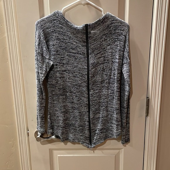 Studio Y Sweater - Picture 3 of 5